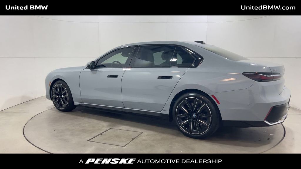 2023 BMW i7 xDrive60 6