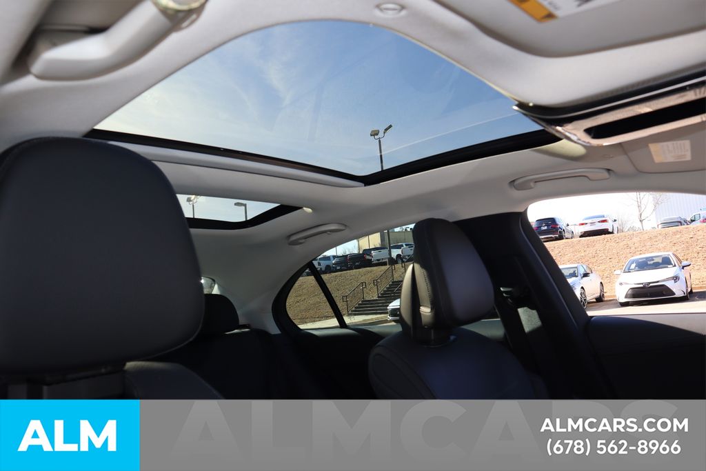 Used 2024  Mercedes-Benz C 300 image 26