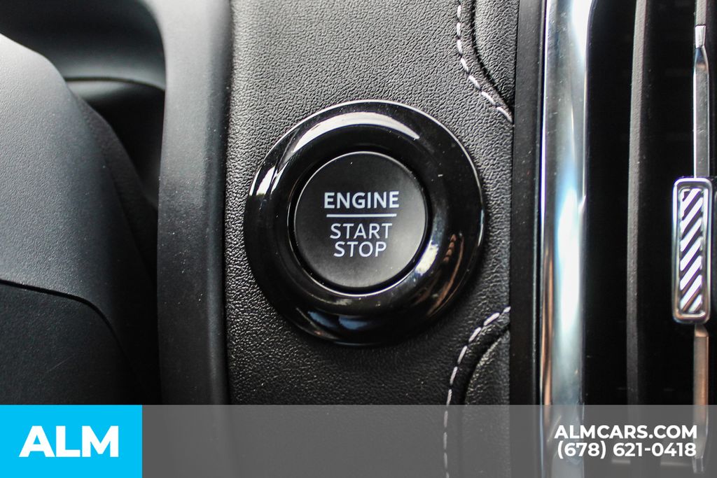Used 2025 Silver Ford Platinum image 31