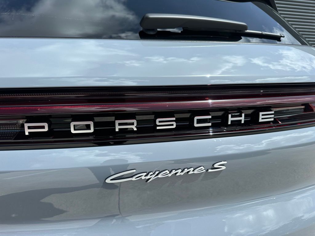 Thumbnail: 2025 Porsche Cayenne - 12