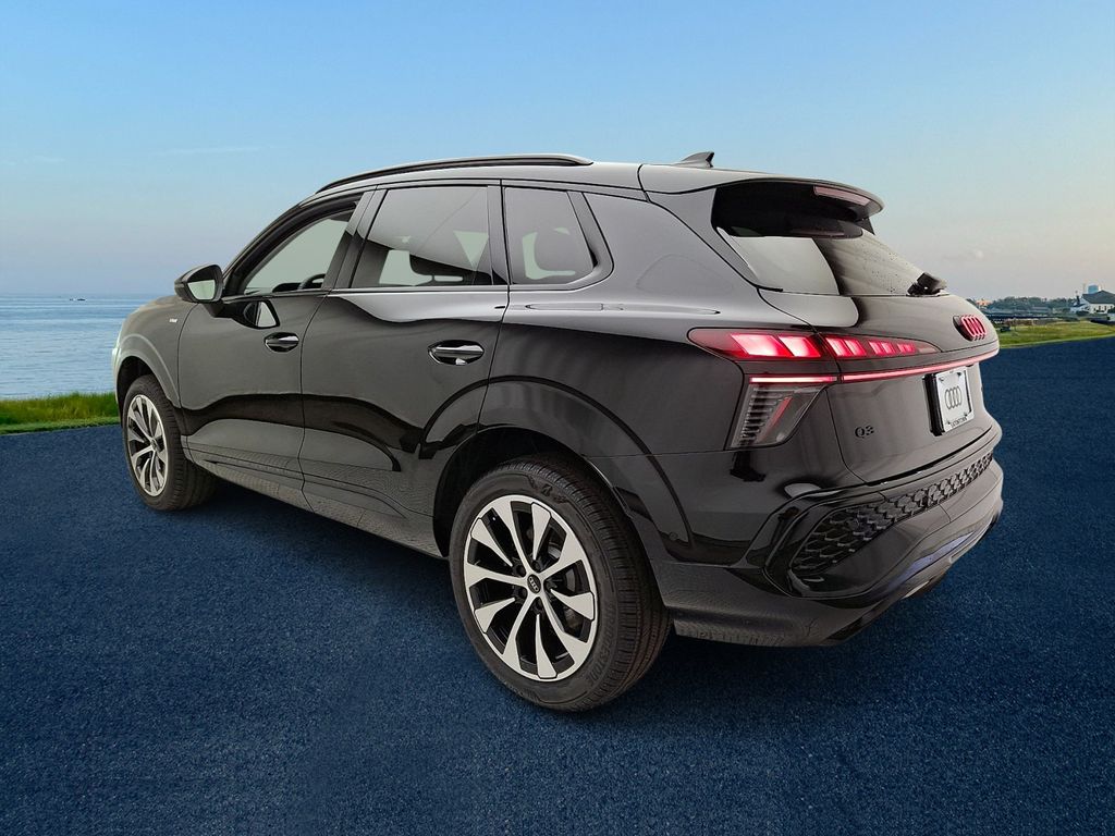 Thumbnail: 2026 Audi Q3 - 4