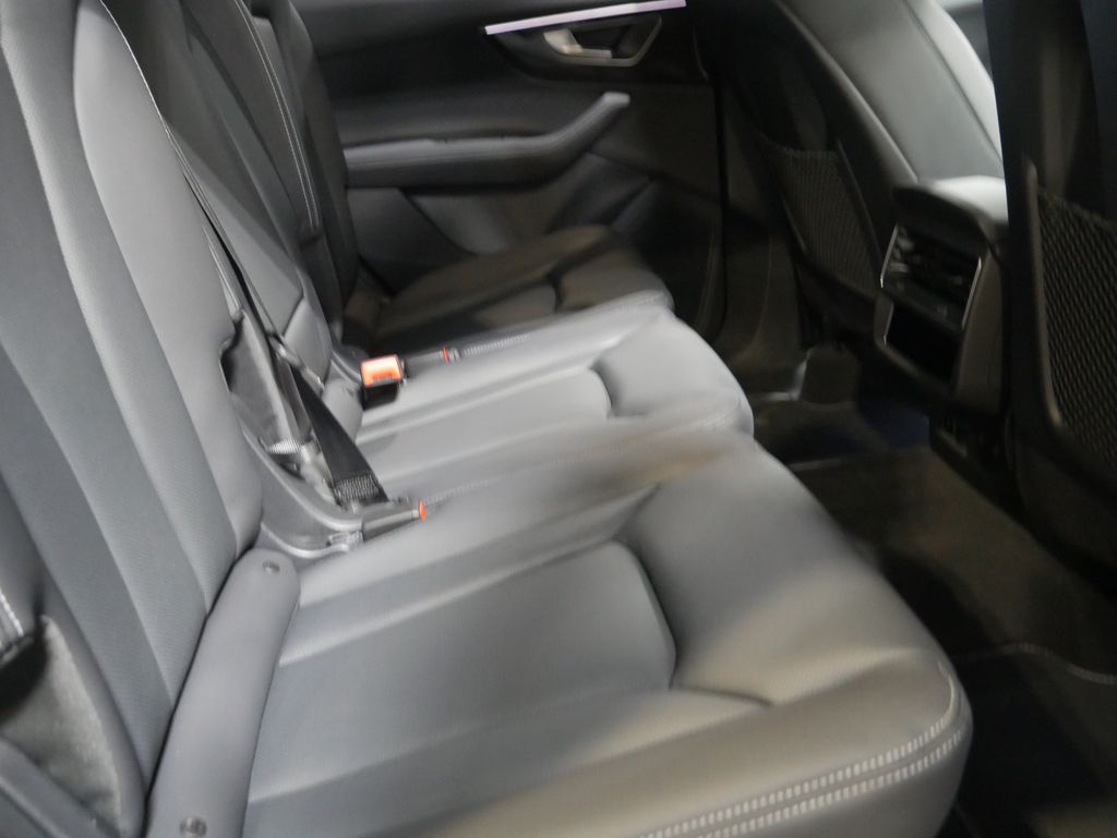 Thumbnail: 2026 Audi Q7 - 24