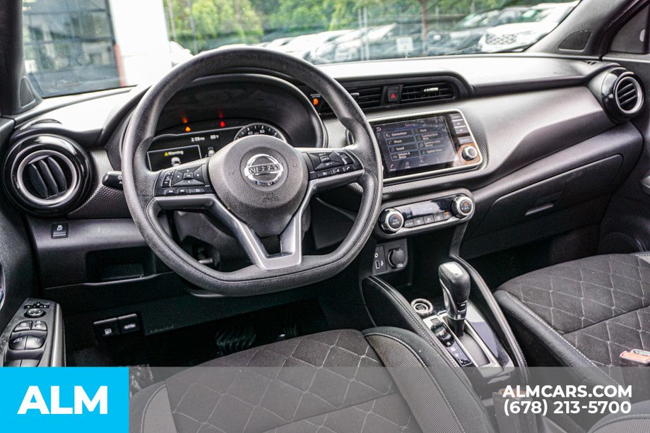 Used 2018 White Nissan SV image 27