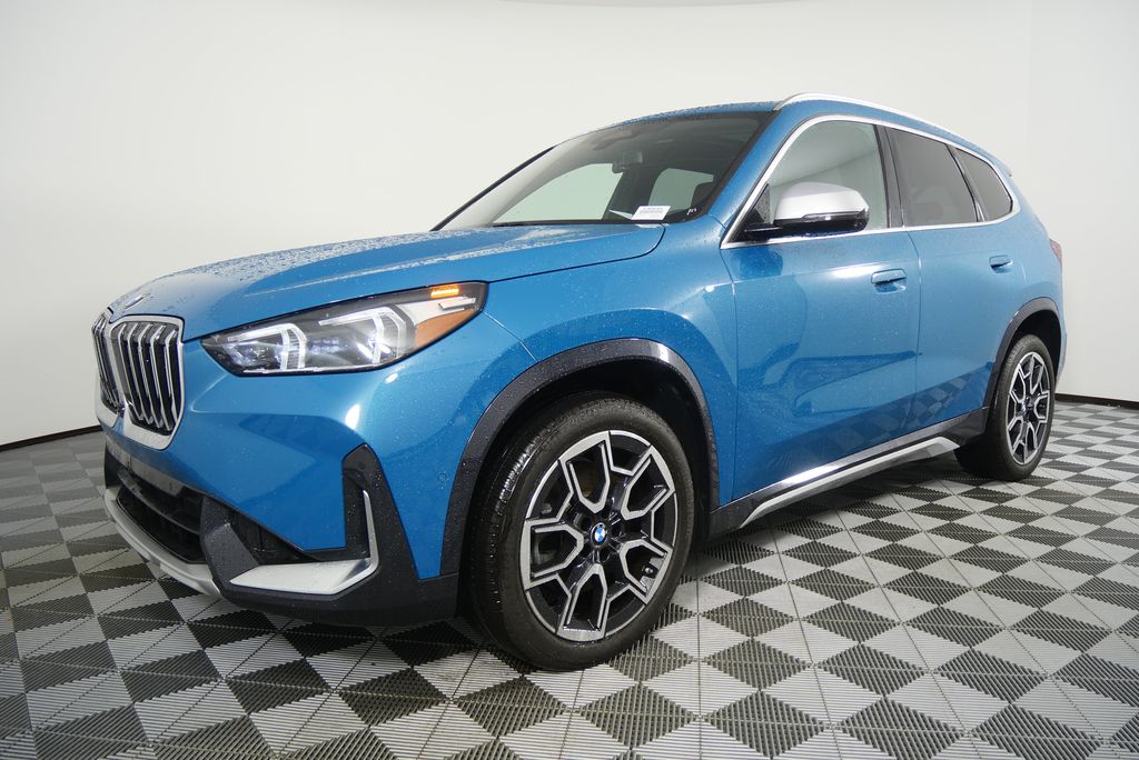 Thumbnail: 2023 BMW X1 - 8