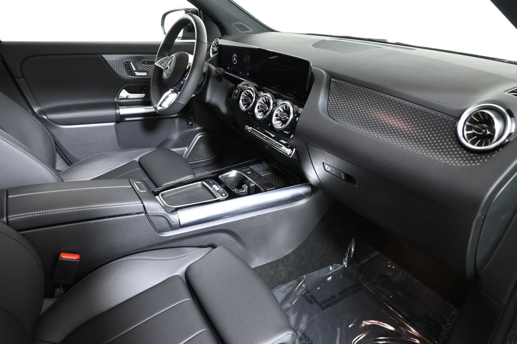 Thumbnail: 2025 Mercedes-Benz GLA - 26