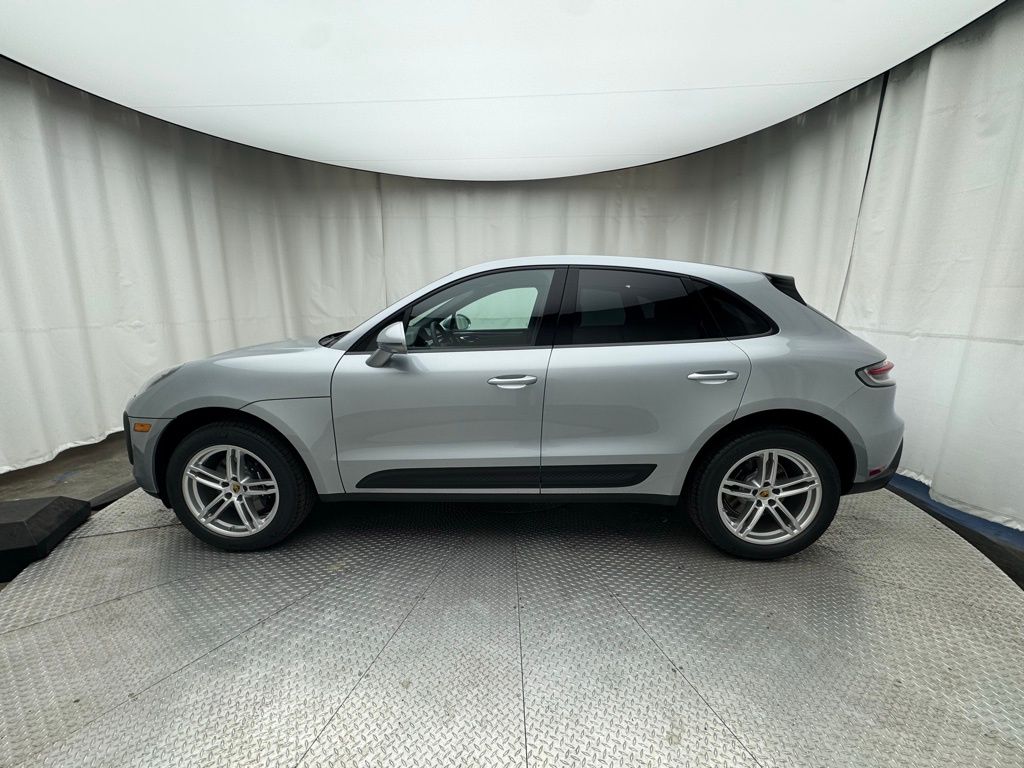 Thumbnail: 2025 Porsche Macan - 2
