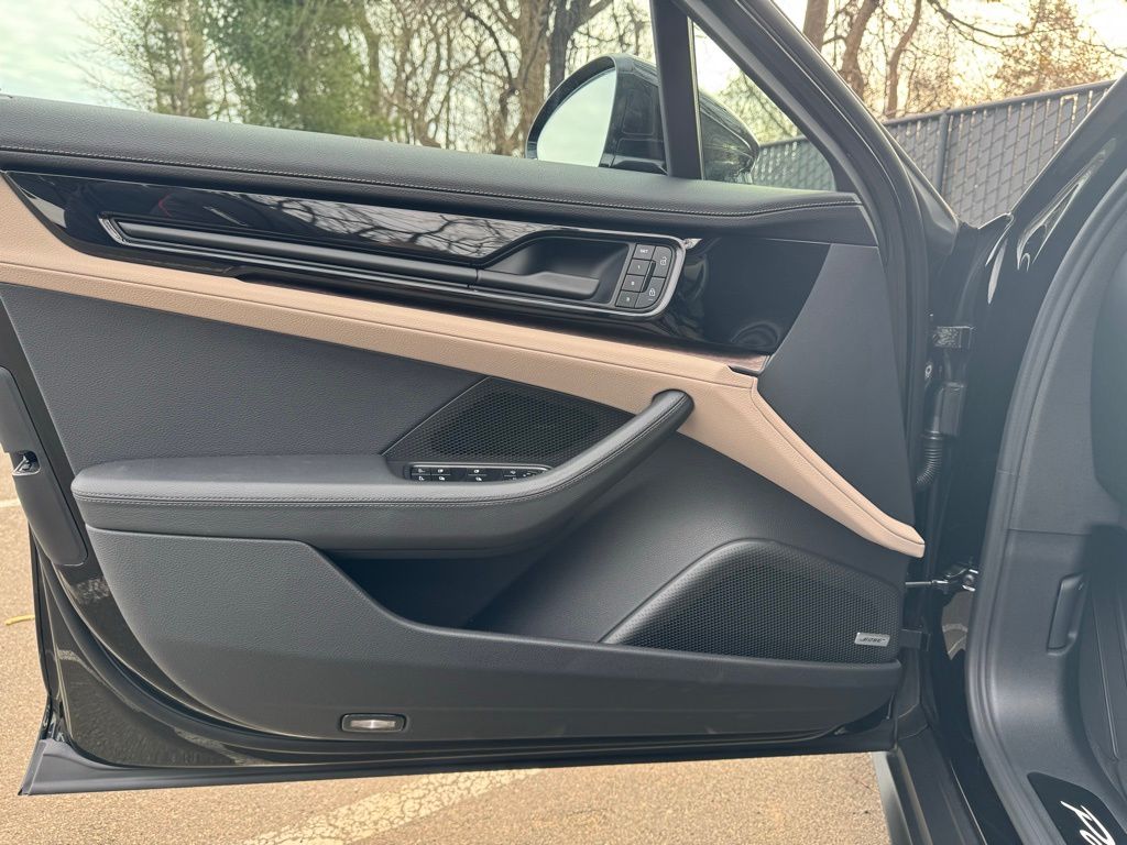 2025 Porsche Panamera  28