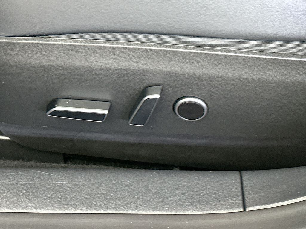 TeslaModel 323