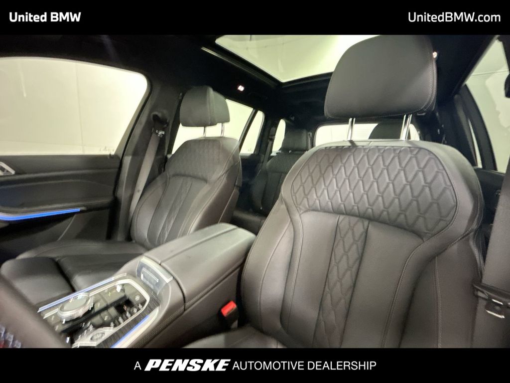 2025 BMW X7 M60i 13
