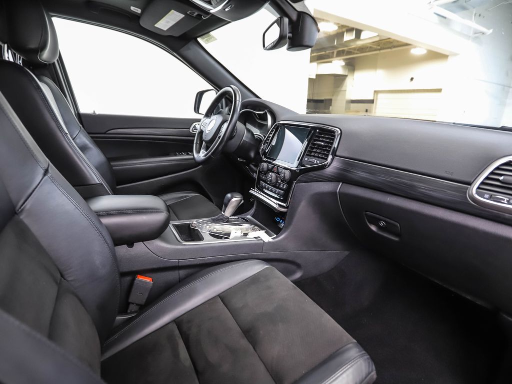 Thumbnail: 2020 Jeep Grand Cherokee - 30