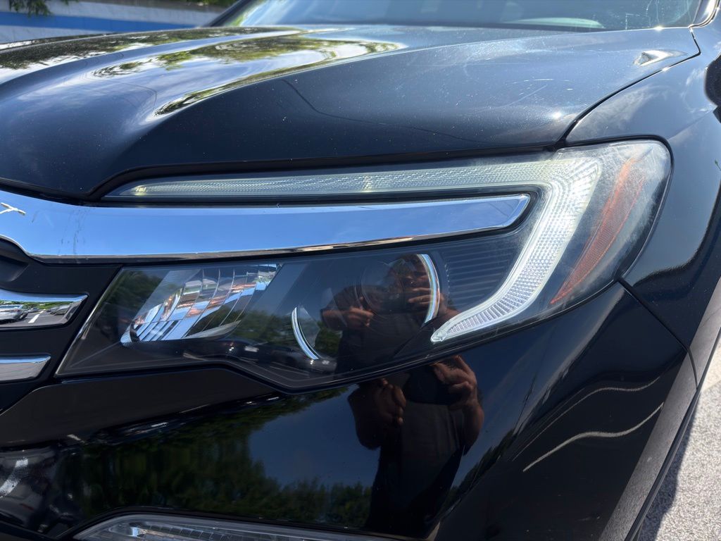 Thumbnail: 2017 Honda Pilot - 9