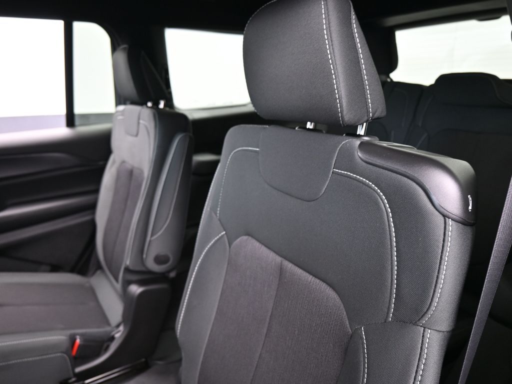 New 2026 Silver Zynith Jeep Laredo image 27