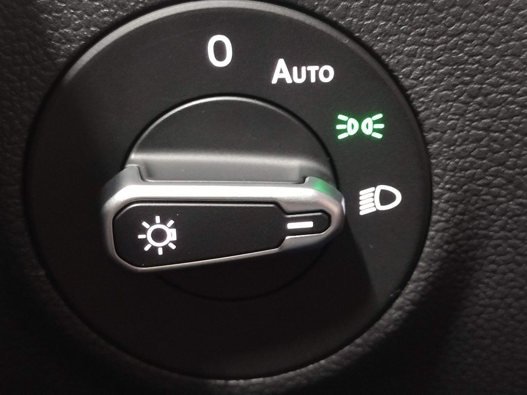 2025 Volkswagen Taos 1.5T SE Black