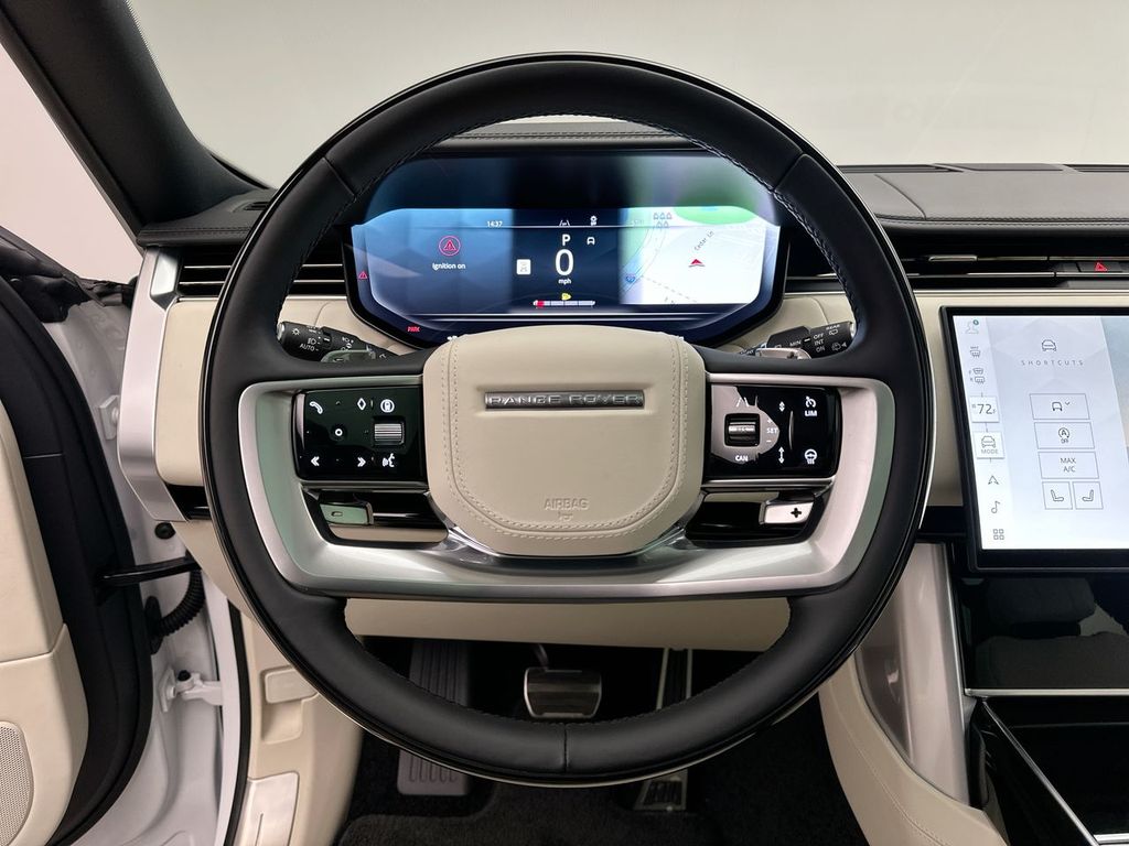 2025 Land Rover Range Rover SE 11