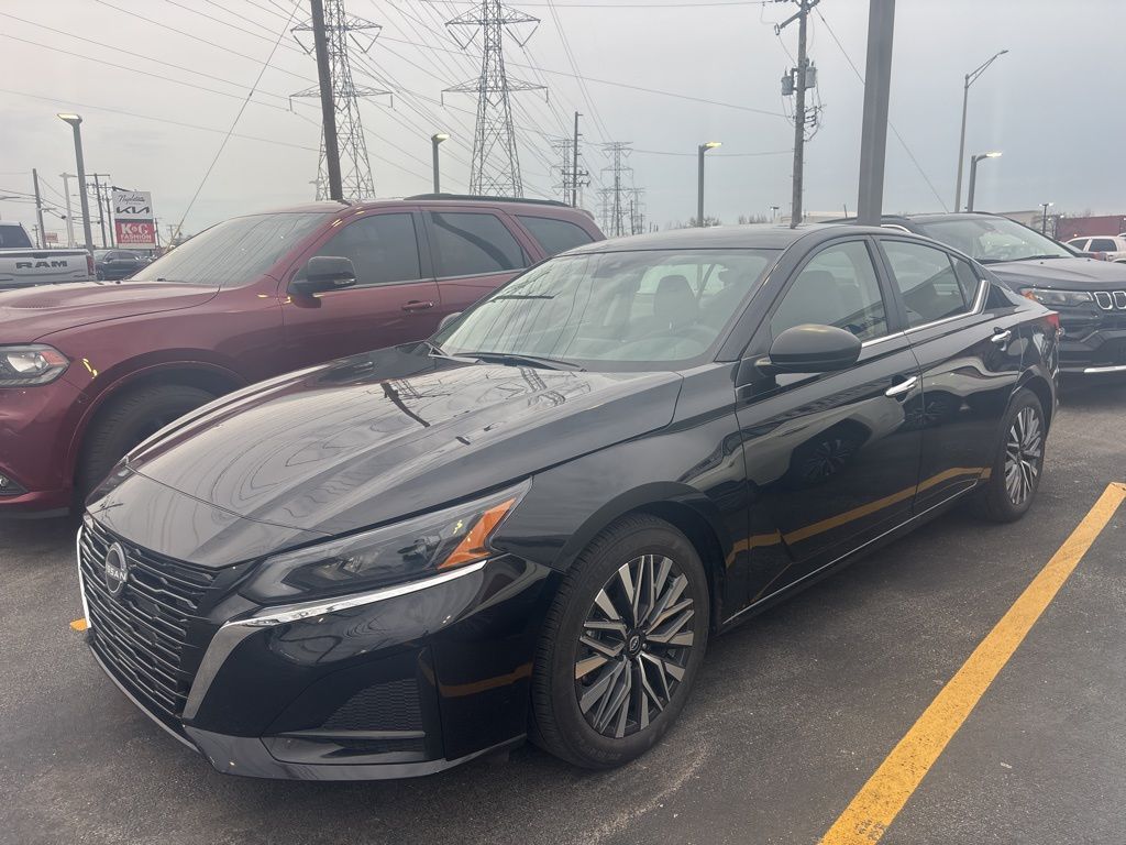 Super Black Clearcoat 2025 Nissan Altima 2.5 SV FWD Sedan Front-Wheel Drive Continuously Variable Transmission