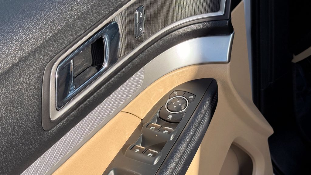 Used 2017 Ford Explorer XLT 4D Sport Utility