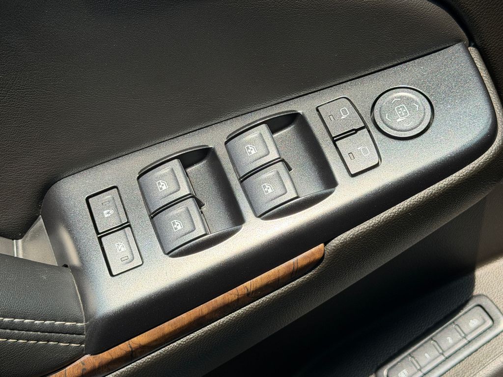 Thumbnail: 2020 Chevrolet Suburban - 32