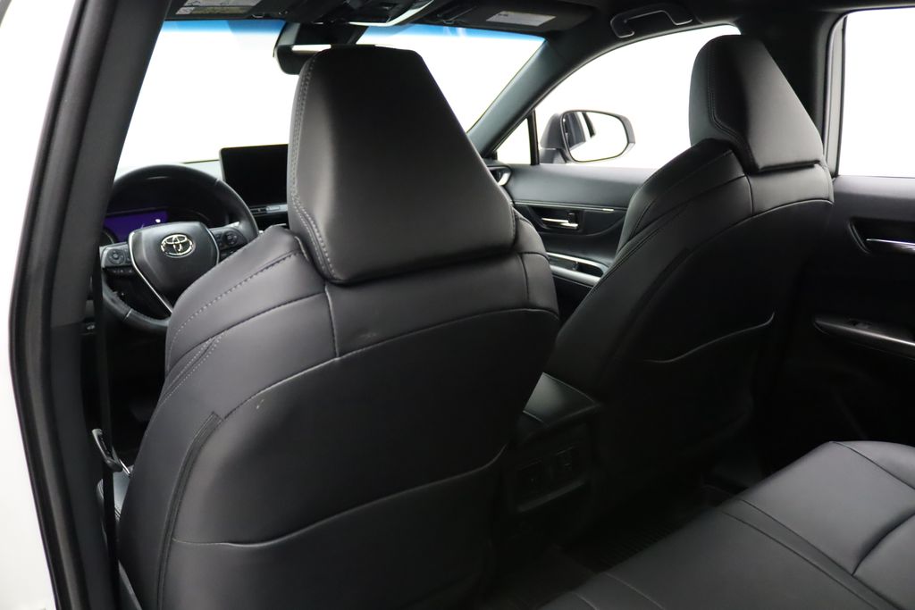 Thumbnail: 2023 Toyota Venza - 20