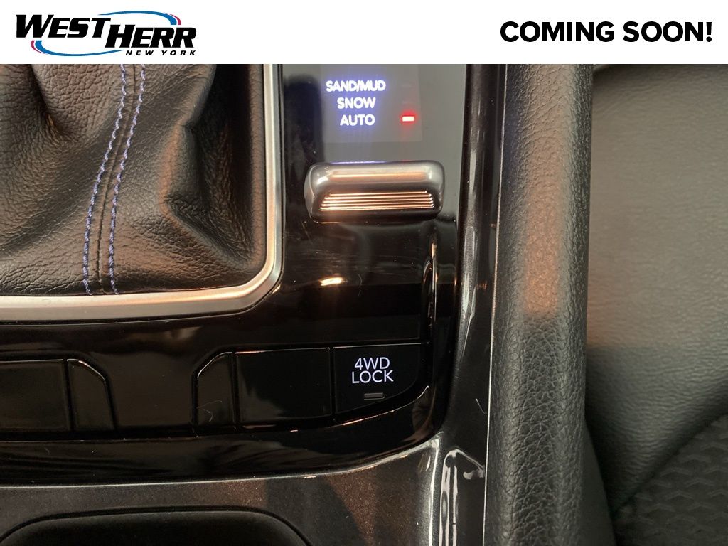 Used 2022 Gray Jeep Latitude image 7