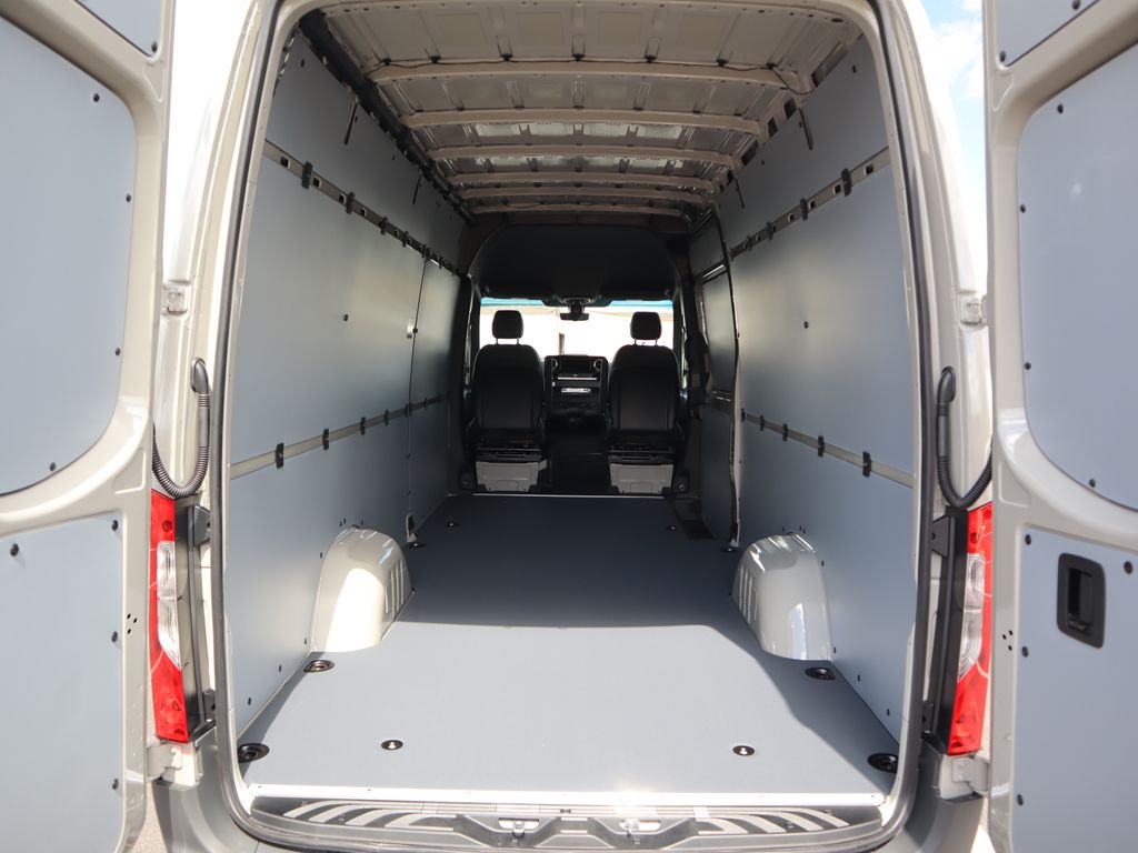 2025 Mercedes-Benz Sprinter 2500 32