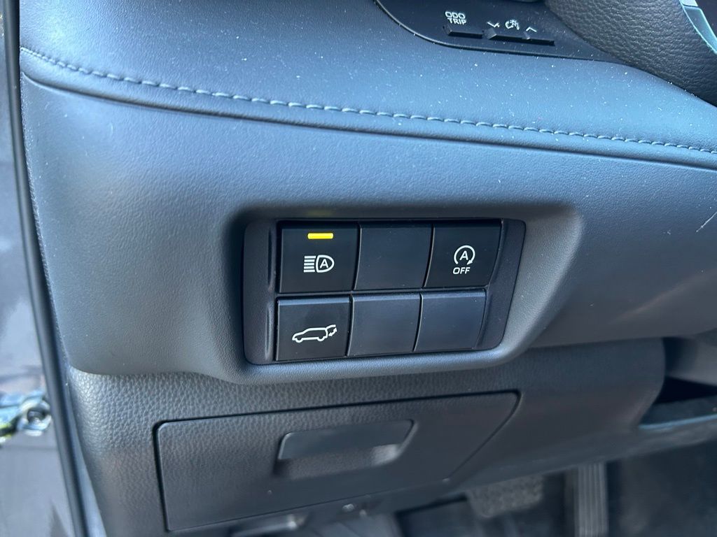 Thumbnail: 2023 Toyota Highlander - 19