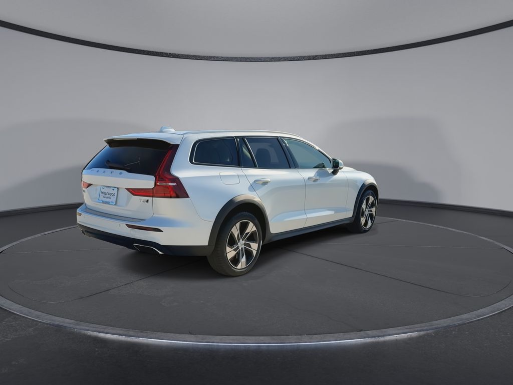 Thumbnail: 2022 Volvo S60 - 8