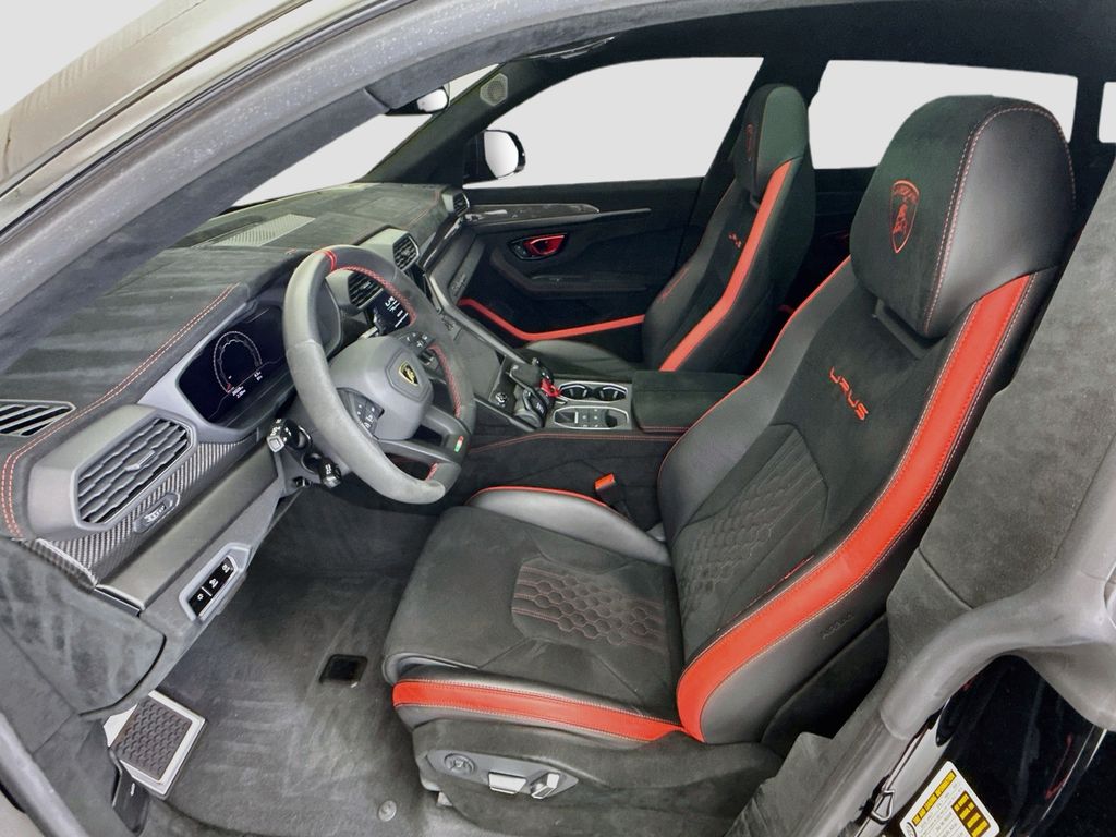 Thumbnail: 2023 Lamborghini Urus - 18