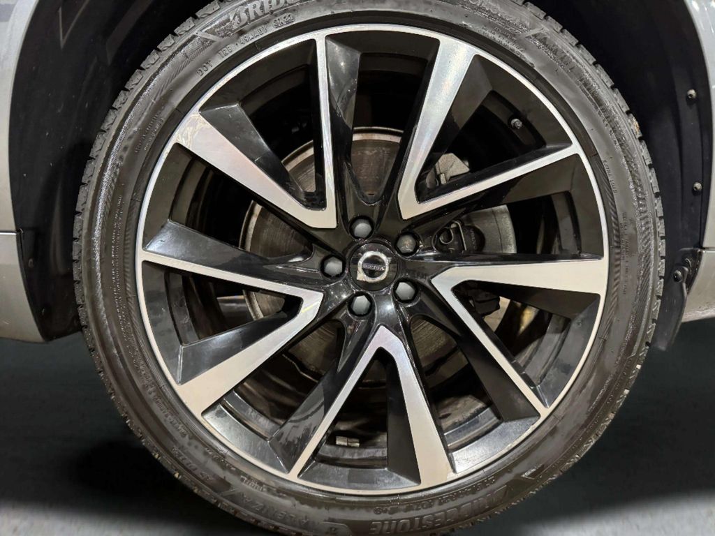 Used 2020 Osmium Gray Metallic Volvo T6 Momentum image 29