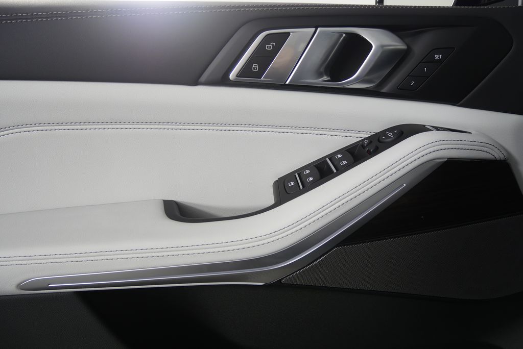 Thumbnail: 2026 BMW X5 - 9