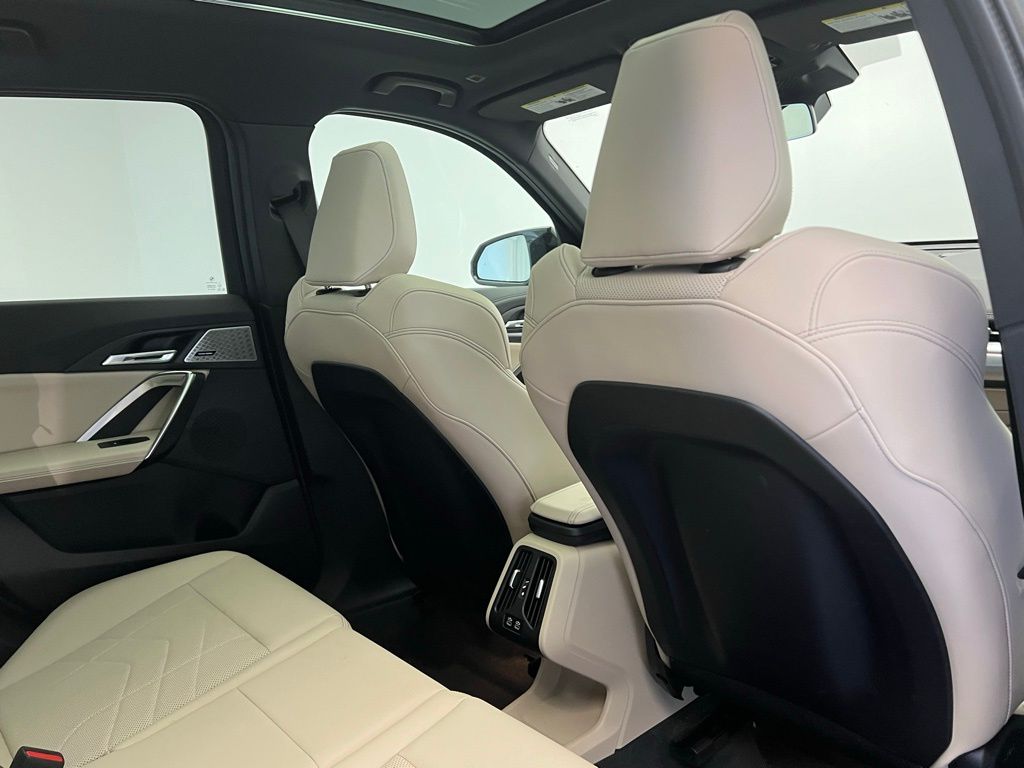 Thumbnail: 2025 BMW X1 - 8