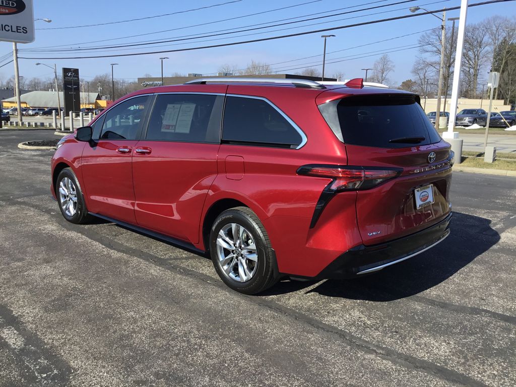 Thumbnail: 2026 Toyota Sienna - 3