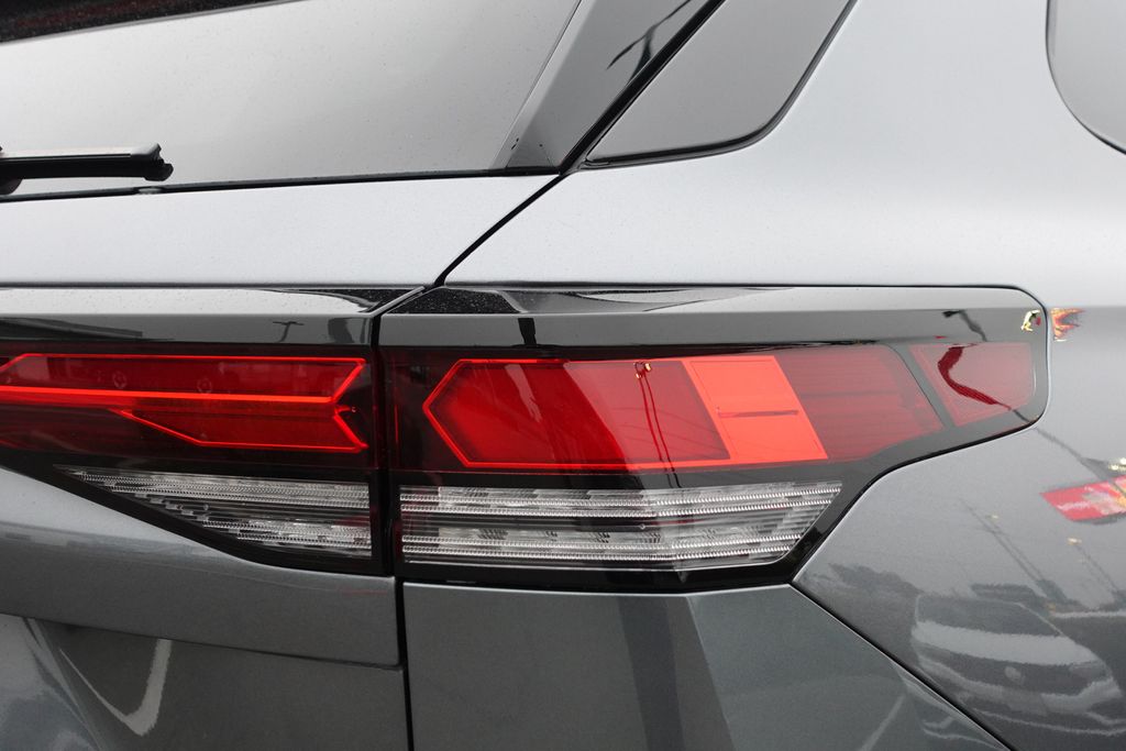 New 2026  Volkswagen 2.0T SE R-Line Black image 8