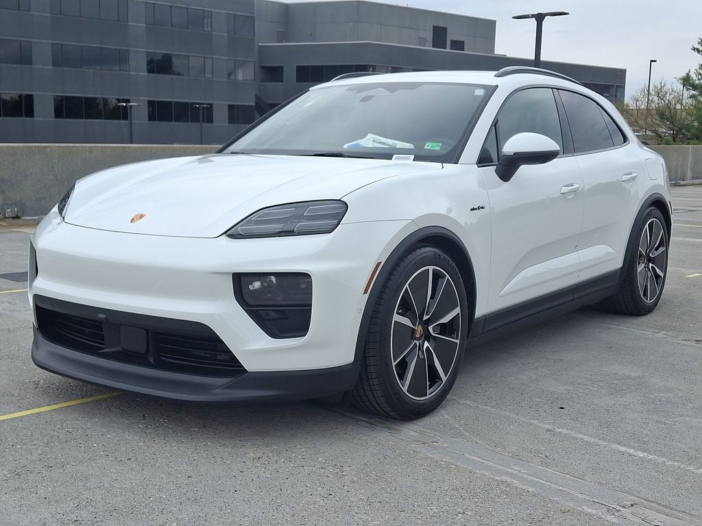 Thumbnail: 2025 Porsche Macan - 1
