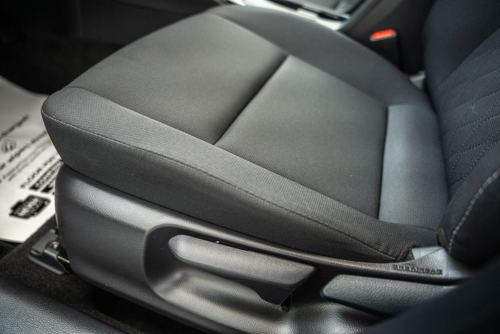 ToyotaCorolla Hybrid33