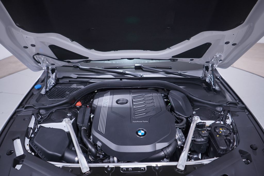 Thumbnail: 2026 BMW 8 Series - 16