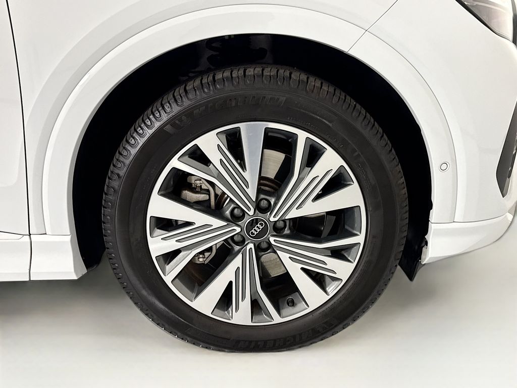 Thumbnail: 2023 Audi Q4 e-tron - 32