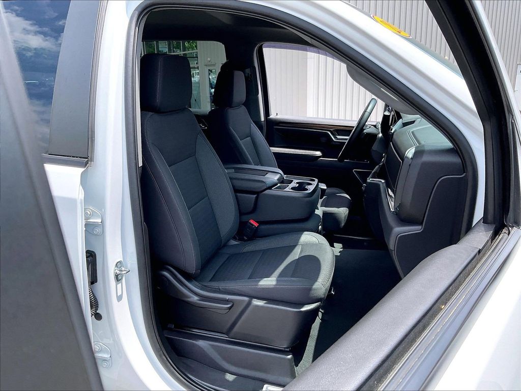 2023 Chevrolet Silverado 1500 — photo 11