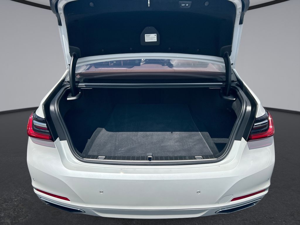 Thumbnail: 2022 BMW 7 Series - 13