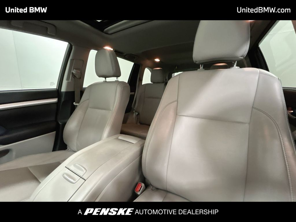 Thumbnail: 2016 Toyota Highlander - 13