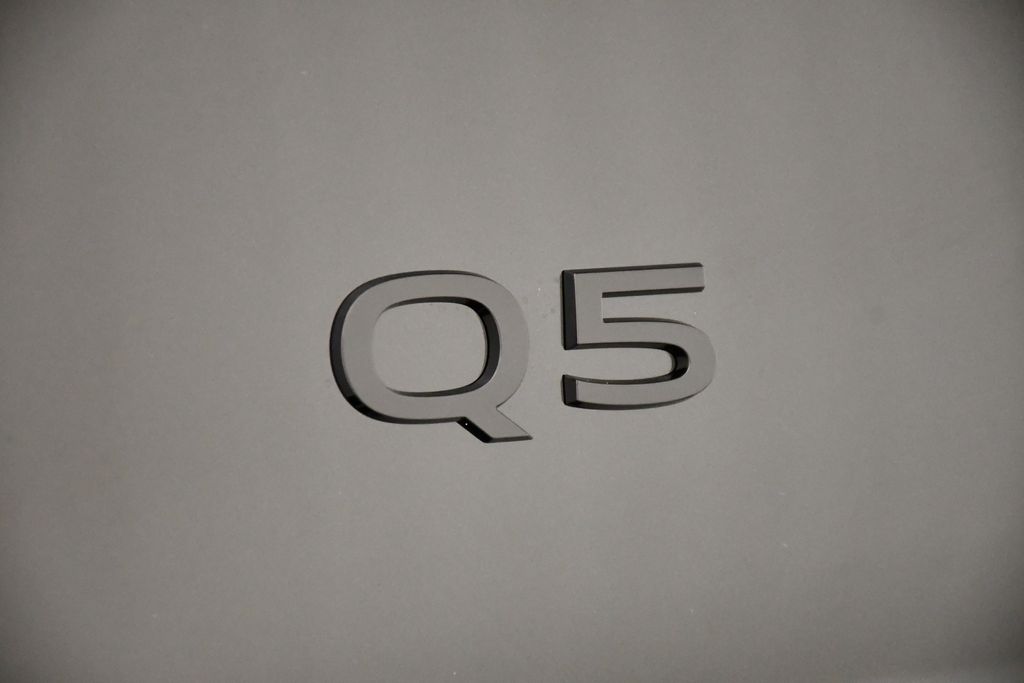 Thumbnail: 2025 Audi Q5 - 9