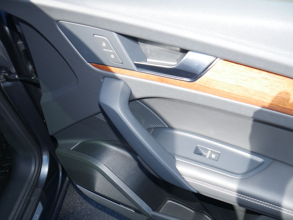 Thumbnail: 2023 Audi Q5 - 25