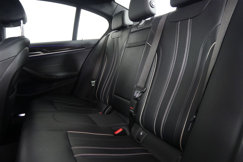 2019 BMW 5 Series 530i 16