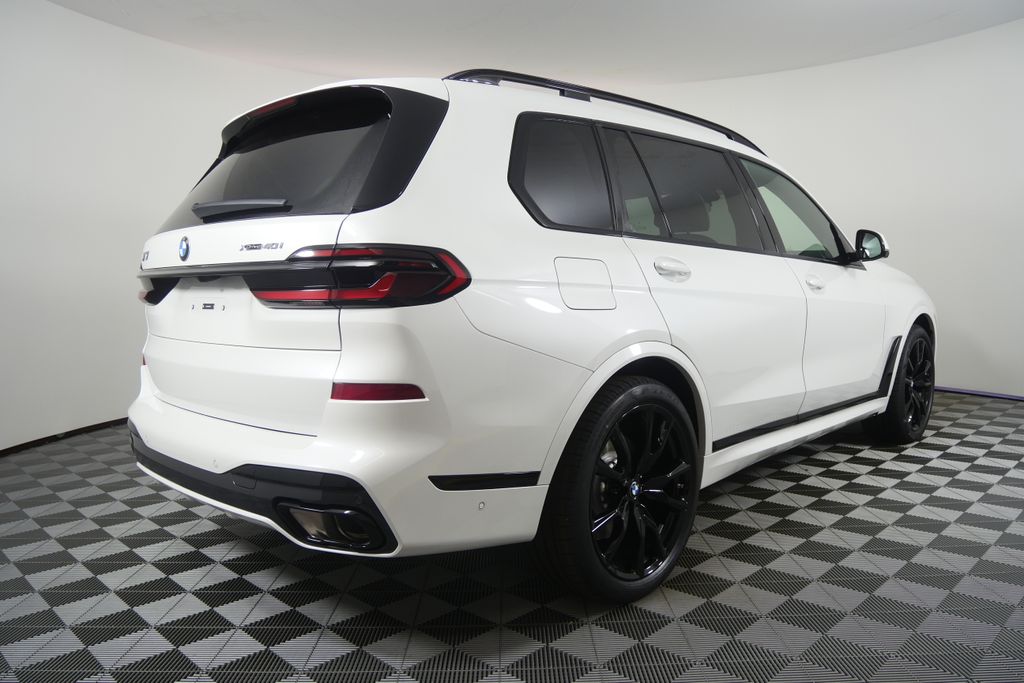 Thumbnail: 2027 BMW X7 - 3