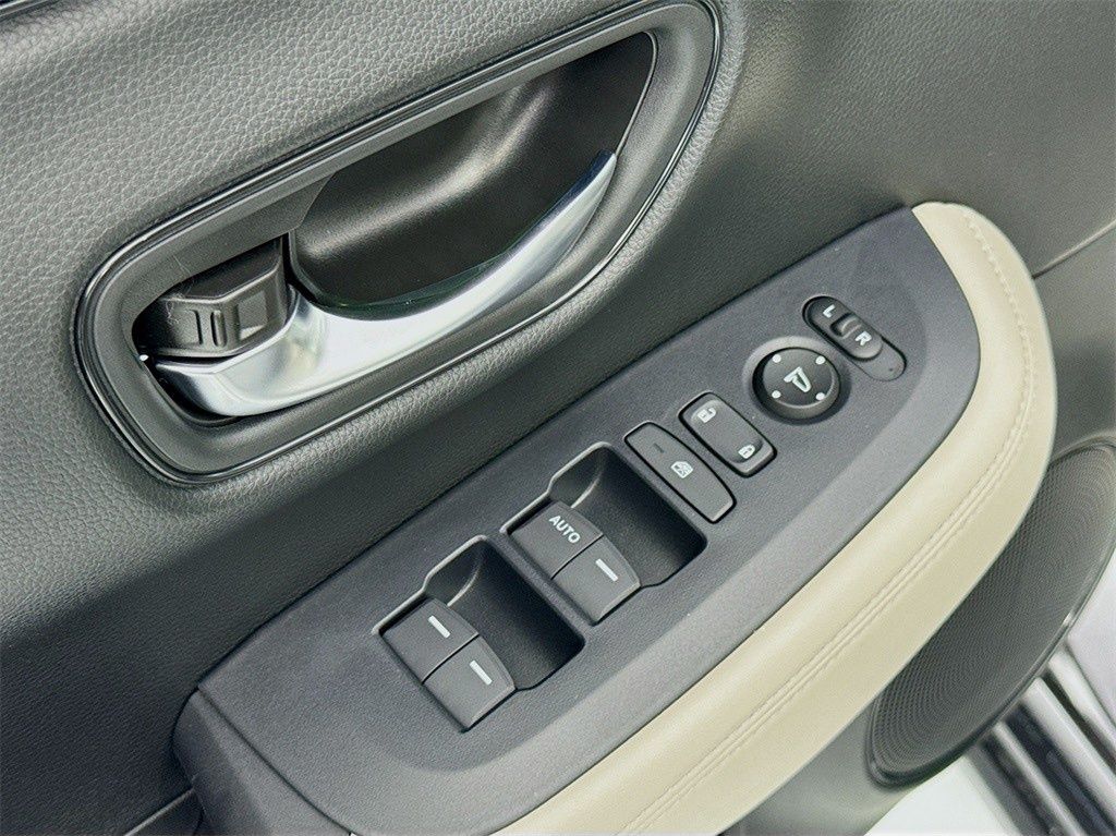 2025 Honda HR-V LX photo