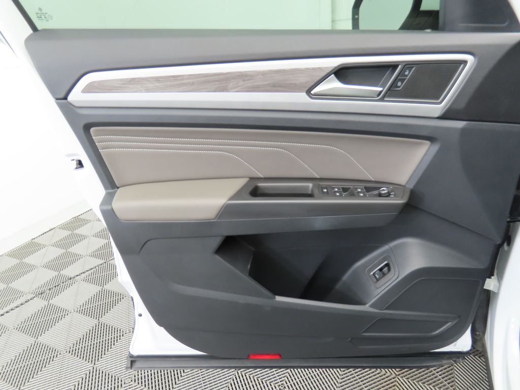 2022 Volkswagen Atlas SE 24