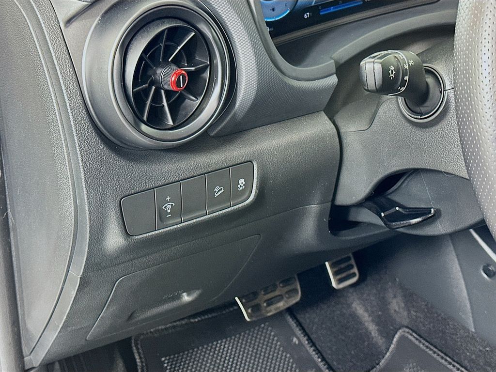 Thumbnail: 2022 Hyundai Kona - 10