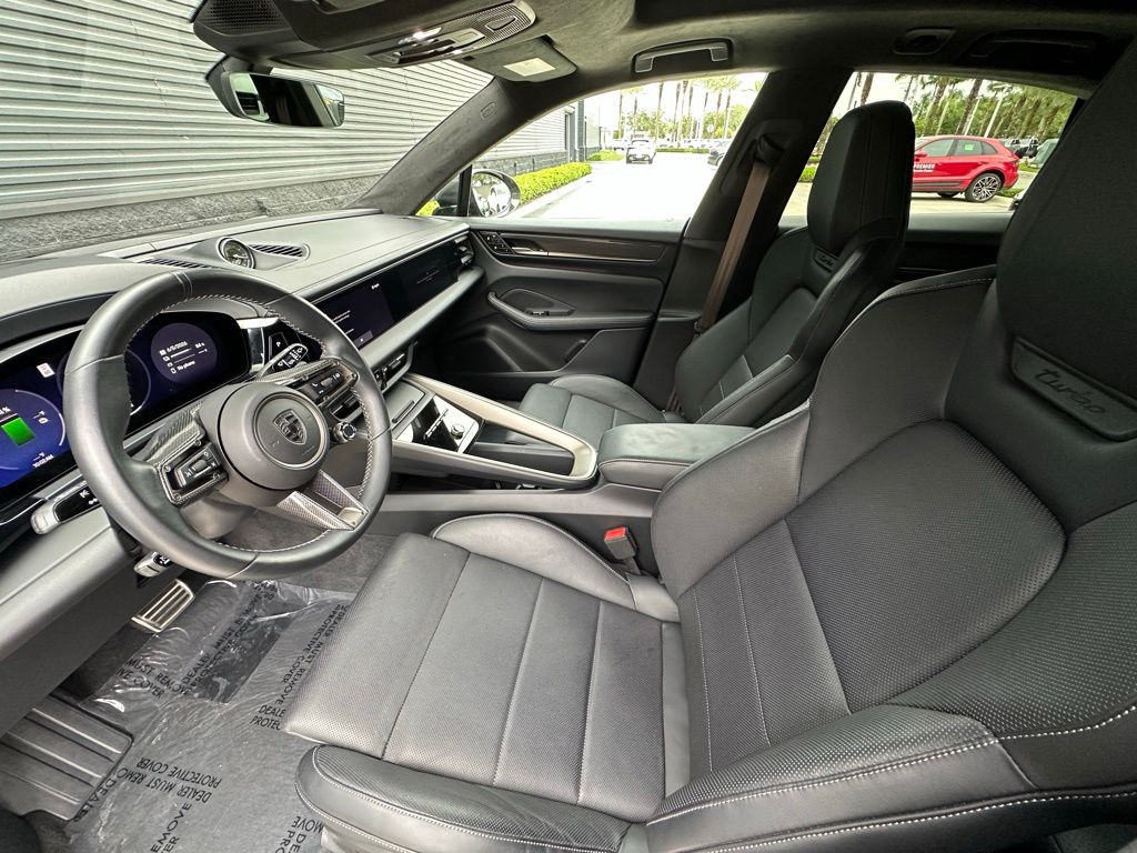 Thumbnail: 2024 Porsche Macan - 4