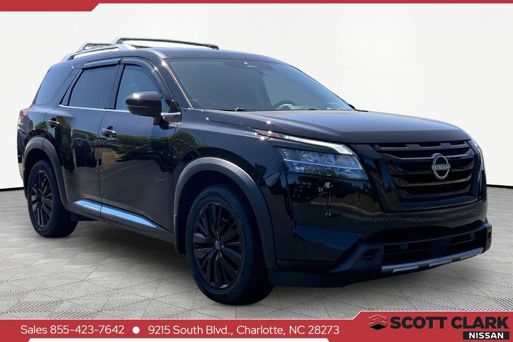 2023 Nissan Pathfinder Platinum