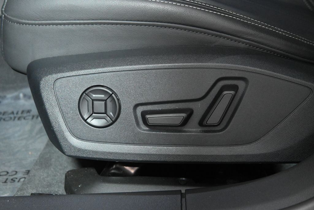 Thumbnail: 2025 Audi A6 - 32