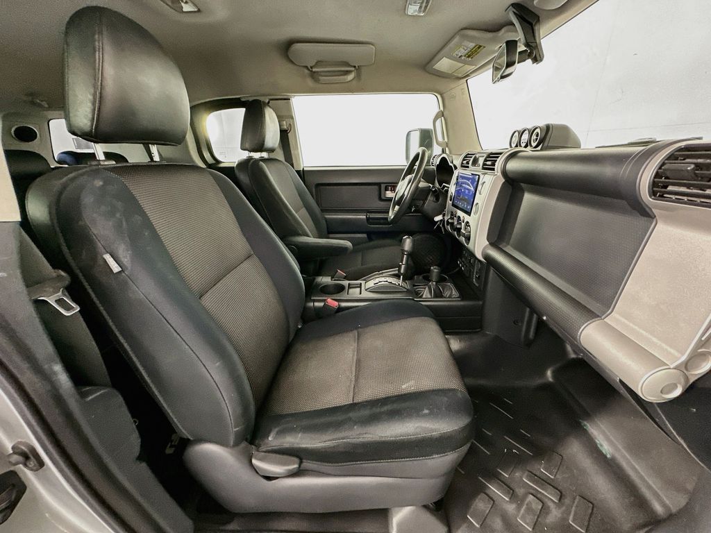 Thumbnail: 2010 Toyota FJ Cruiser - 25